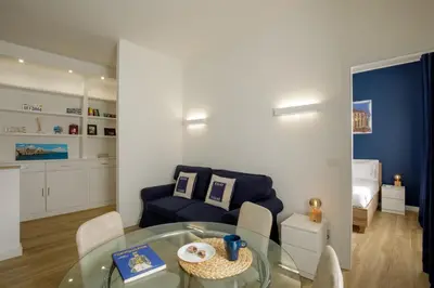 a living room with a glass table and a couch at Vatican Aurelia House - Vicino alla metro e al Vaticano - Luminoso e moderno in Rome