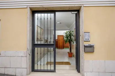 an entrance to a building with a glass door at Vatican Aurelia House - Vicino alla metro e al Vaticano - Luminoso e moderno in Rome