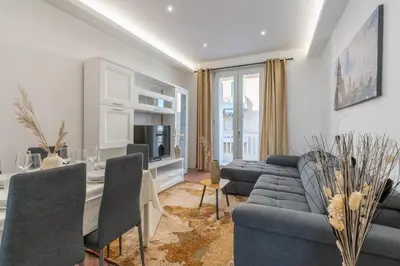 a living room with a couch and a television at Casa Romana Vaticano-Metro in Rome