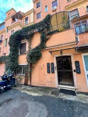 a building with a motorcycle parked in front of it at Angelo ai Musei Vaticani bilocale in Rome