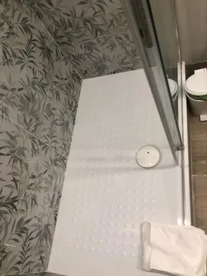 a showeruliculiculiculiculiculiculiculiculiculiculiculiculiculic at B&B Rome Vatican Residence in Rome