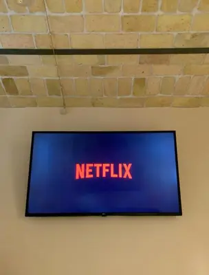 a television with the netflix sign on a wall at Optimus B&B in Rome