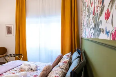 a bedroom with a bed with towels on it at Casa Fen Palazzo Storico - Re di Roma metro A - 2camere2bagni in Rome