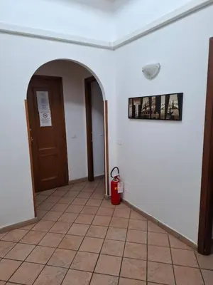 an empty hallway with a door and a fire extinguisher at APARTAMENTo FANTI22 in Rome