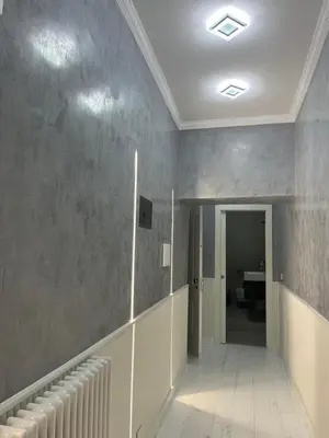 an empty hallway with a hallway heater on the wall at Villafranca17 in Rome