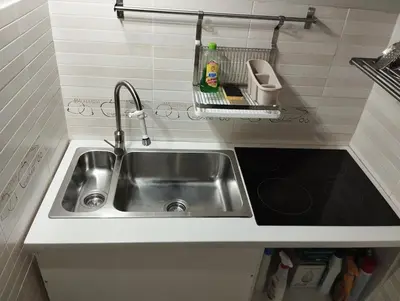 a kitchen sink in a small white kitchen at La casetta ai fori imperiali in Rome