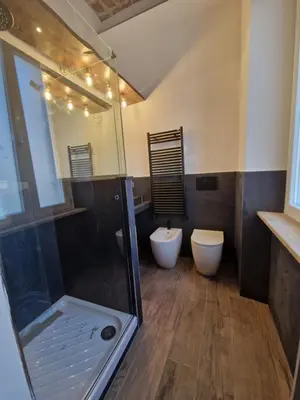 a bathroom with a shower and a toilet and a sink at La casa Di Tommi a Ponte Milvio in Rome