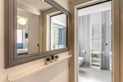 a bathroom with a mirror and a toilet at New York Apartment in Rome