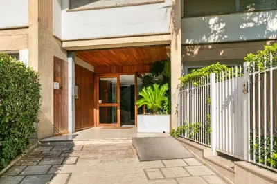 an entrance to a house with a wooden door at Lungotevere Trastevere Loft in Rome