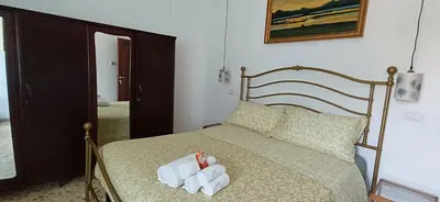 a bedroom with a bed with towels on it at Il giardino dell'Eden 10 - Alloggio Turistico in Rome