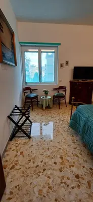 a living room with a bed and a table at Il giardino dell'Eden 10 - Alloggio Turistico in Rome