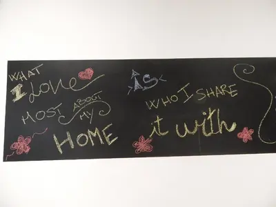 a chalkboard with writing on it with a chalkboard with handwriting at Appartamento di Nina in Rome