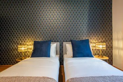 two beds sitting next to each other in a bedroom at Confort Collection Trastevere in Rome