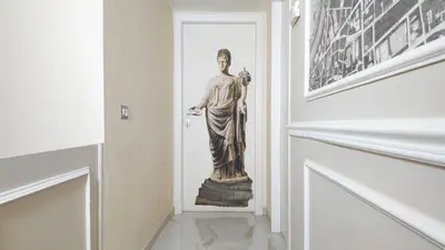 a statue in a hallway with a statue in a room at Roma Palace Suite in Rome