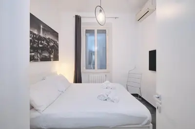 a bedroom with a white bed and a window at Elegante appartamento a pochi passi dal Centro in Rome