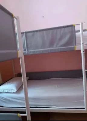 a bunk bed in a room with a bunk bedutenewayangering at Qiyuan Hotel in Rome