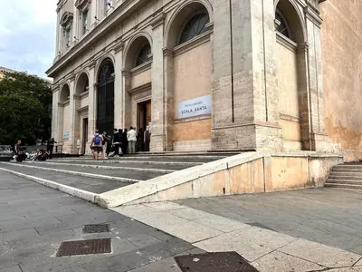 a group of people standing outside of a building at Bright House appartamento Roma in Rome