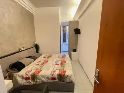 a bedroom with a bed with flowers on it at Residenza Abat-Jour de Rome in Rome