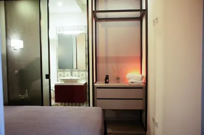 a bathroom with a sink and a mirror at Regina Cappellari - Elegante dimora nel cuore di Roma in Rome