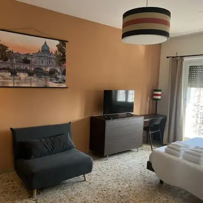Panoramic penthouse 10m from metro A