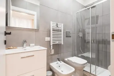 a bathroom with a shower and a toilet and a sink at Appartamento fino a 17 persone in centro a 17 minuti a piedi da Piazza di Spagna in Rome