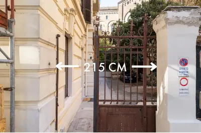 an entrance to a building with a wrought iron gate at Appartamento fino a 17 persone in centro a 17 minuti a piedi da Piazza di Spagna in Rome