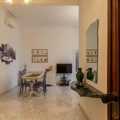 GuestHost - Zia Pina's Apartment