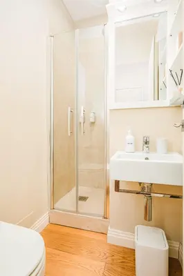 a bathroom with a shower and a sink at DAMA APARTMENT 2 camere da letto 2 bagni con doccia in Rome
