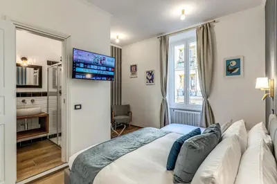 a bedroom with a bed and a tv on the wall at Casa Bixio Fantastico appartamento nel cuore di Roma in Rome