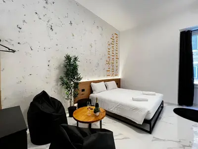 a bedroom with a bed and a table in a room at ESE luxury spa suites - Private Jacuzzi Rooms Near Termini, Perfect for Winter in Rome