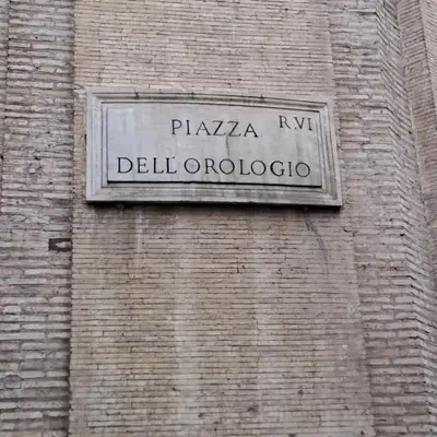 Home Piazza Dell'Orologio