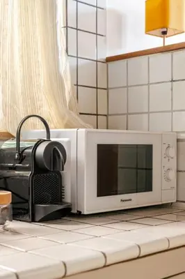 a microwave sitting on top of a kitchen counter at Cottage San Giovanni in Rome