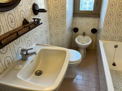 a bathroom with a sink and a toilet at appartamento elegante Roma - Vicino alla metro in Rome