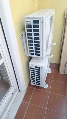 a air conditioner sitting on a floor next to a wall at Casa Monteverde near Trastevere and the city center in Rome