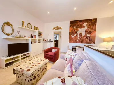 a living room with a couch and a tv at Appartamento elegante con terrazzino a San Lorenzo in Rome