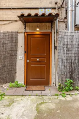 a brown door on the side of a building at Appartamento My Happy Place Rome in Rome