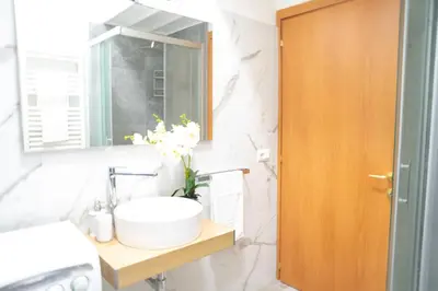 a bathroom with a sink and a mirror at Minimal e funzionale soggiorno vicino al Vaticano in Rome