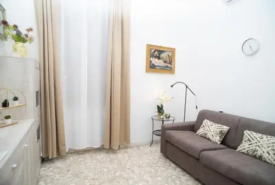 a living room with a couch and a table at Minimal e funzionale soggiorno vicino al Vaticano in Rome