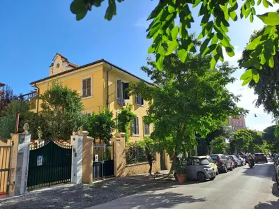 a yellow house on the side of a street at Romeo&Giulietta in Rome