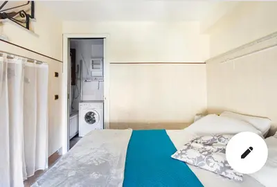 a bedroom with a bed and a washing machine at Appartamento Roma centro 2 da 2 a 4 posti 