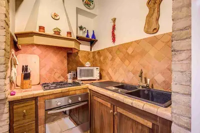 a kitchen with a sink and a microwave at Feffyhouse in Rome