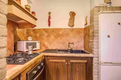 a kitchen with a sink and a microwave at Feffyhouse in Rome