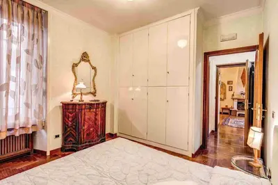a room with a mirror and a dresser in a room at Feffyhouse in Rome