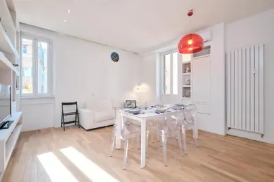 a white living room with a table and chairs at Elegant Apartment near the Centre - Wi-Fi & Netflix Free in Rome