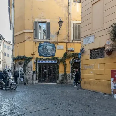 Vibrant Trastevere 2 bedrooms on Via del Moro