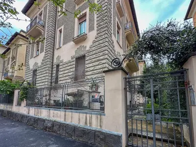 a building with a fence in front of it at Statilia 1 Apartment in Rome