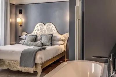 a bedroom with a bed and a bath tub at Telier Ripetta in Rome