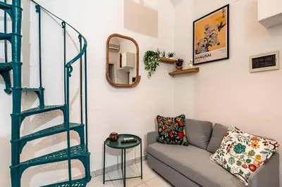 a living room with a couch and a mirror at Green Central Rome Escape in Rome
