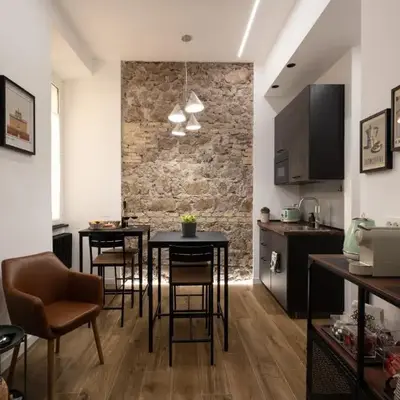 Style & Stone Guest House