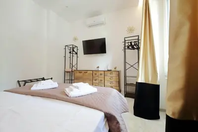 a bedroom with a bed with two towels on it at Duplex Elegante a 2 Min dal Vaticano e dalla Metro in Rome